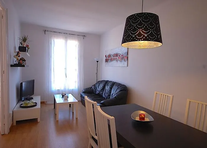 Apartament Lets Holidays Near *